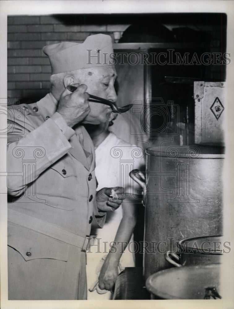 1943 Press Photo Brig General Robert L Dening USMC at Wright Jr College - Historic Images