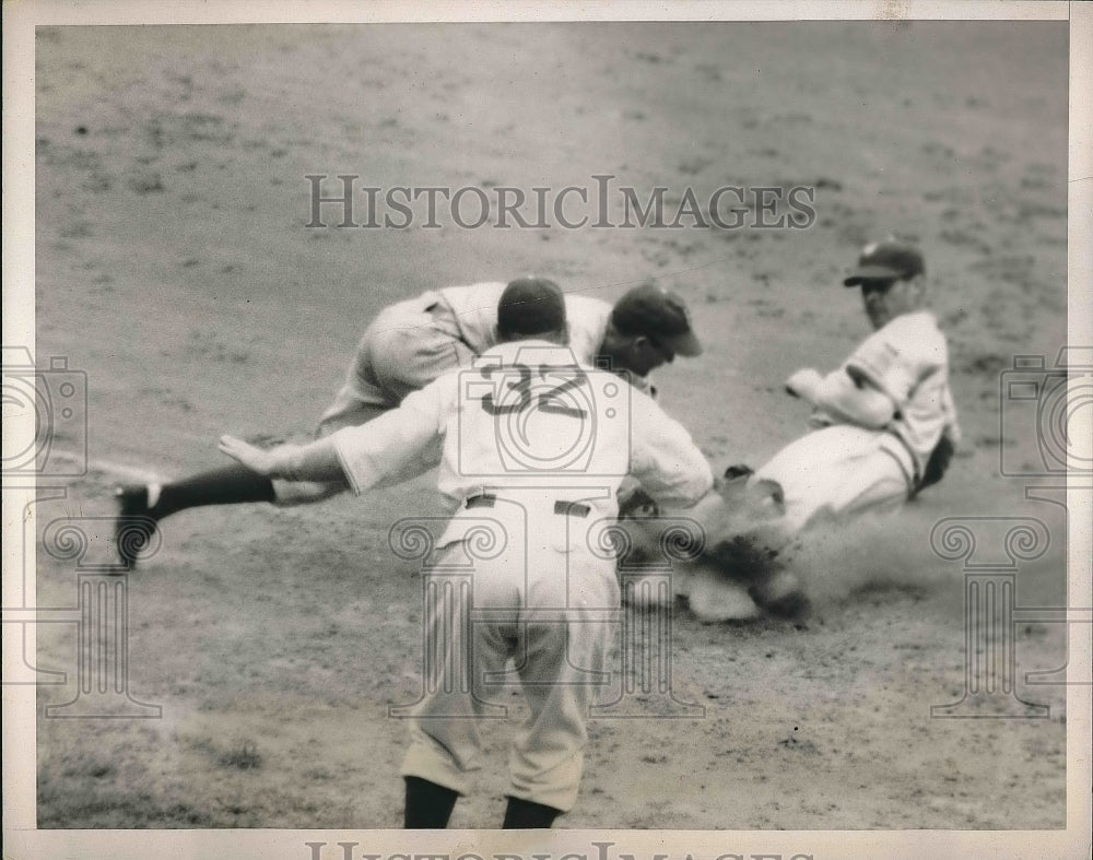 1938 Third Inning Bill Cissell Giants Rosen Lavagetto - Historic Images