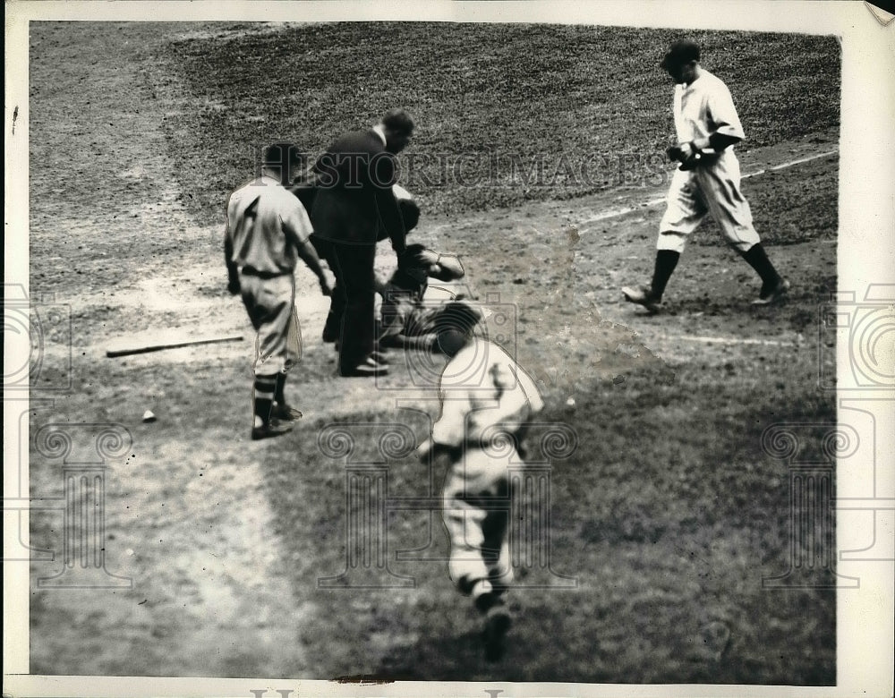 1935 Johnny Allen (Yankee, P) Milton Galatzer (Indians, 1B) - Historic Images