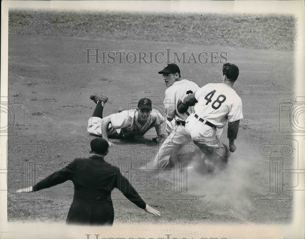 1947 Press Photo Andy Pafko of Cubs slides safely into second base - Historic Images