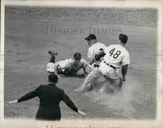 1947 Press Photo Andy Pafko of Cubs slides safely into second base - Historic Images