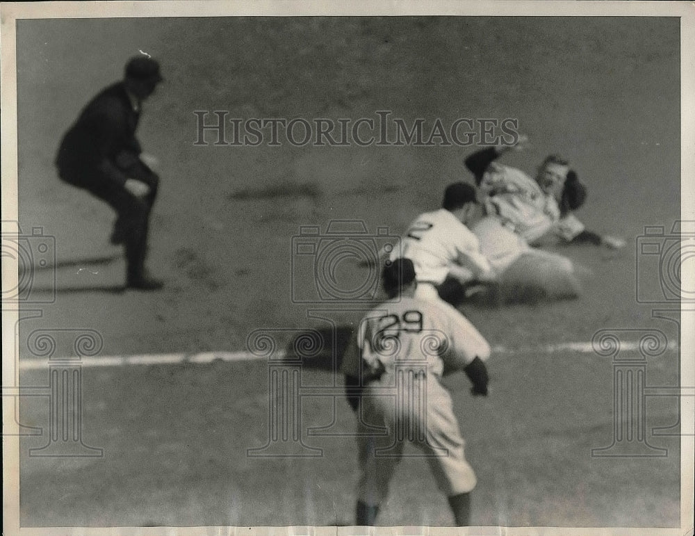 1939 Red Rolfe Yankees Out At 3rd Base By Buddy Lewis Senators - Historic Images