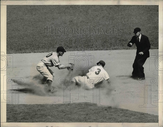 1943 Johnny Rucker Giants Tagged Out By Connie Ryan 2nd Base Red Sox - Historic Images
