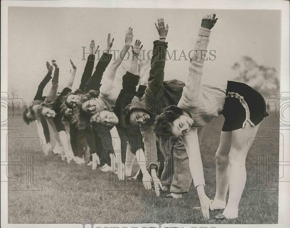 1938 Press Photo Members Of Victoria Park Ladies Athletic Club Work Out - Historic Images