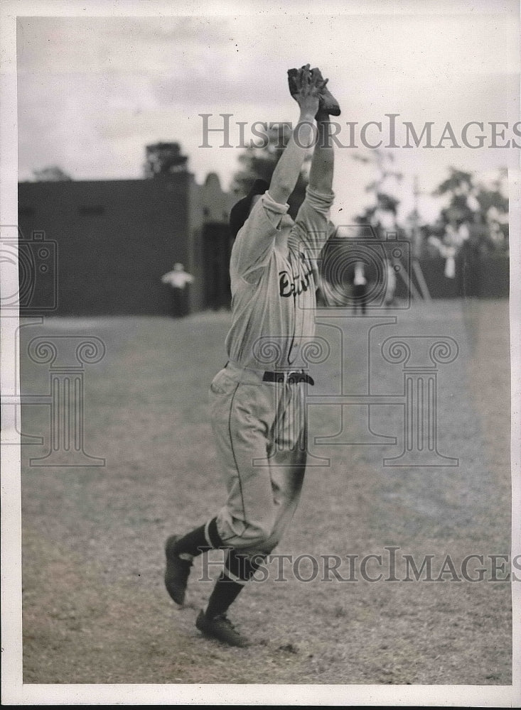 1938 Outfielder Roy Cullenbine tries out for Detroit Tigers - Historic Images