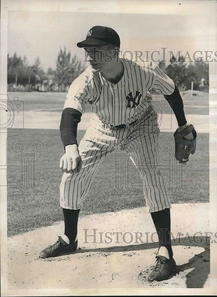 1940 Press Photo New York Yankees Thomas Reis During Spring Training - Historic Images