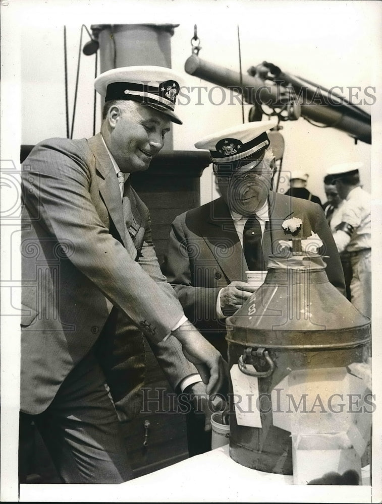 1941 Press Photo Wyoming Governor Nels Smith Getting Coffee aboard Boat - Historic Images