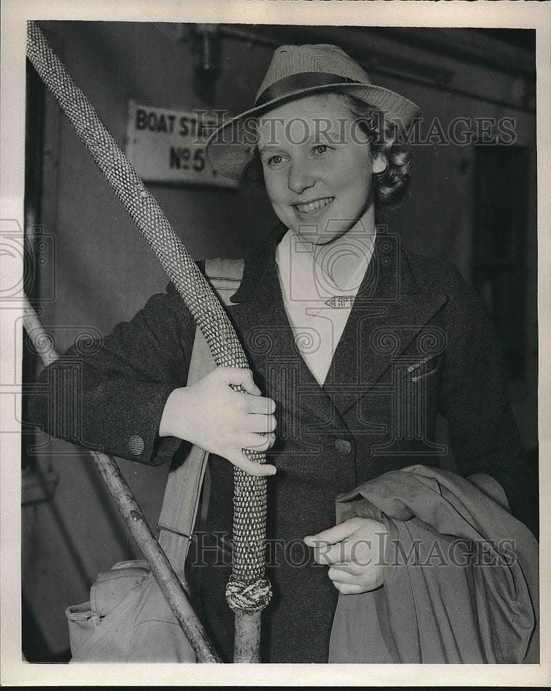 1940 Press Photo Refugee childe Stella Payler aboard Bristish liner Samaria - Historic Images