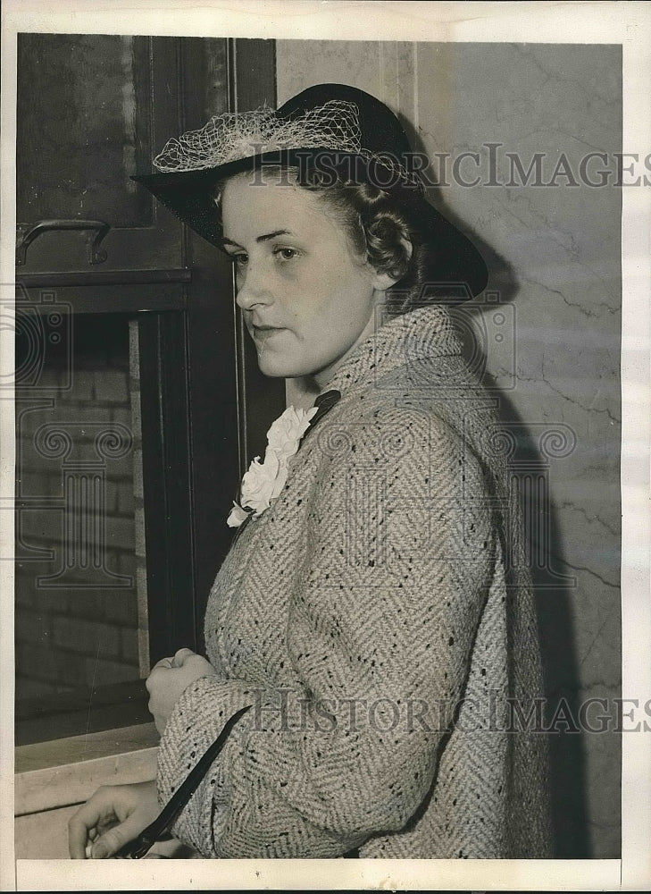 1939 Elizabeth Hess to testify in slain brother's murder trial - Historic Images