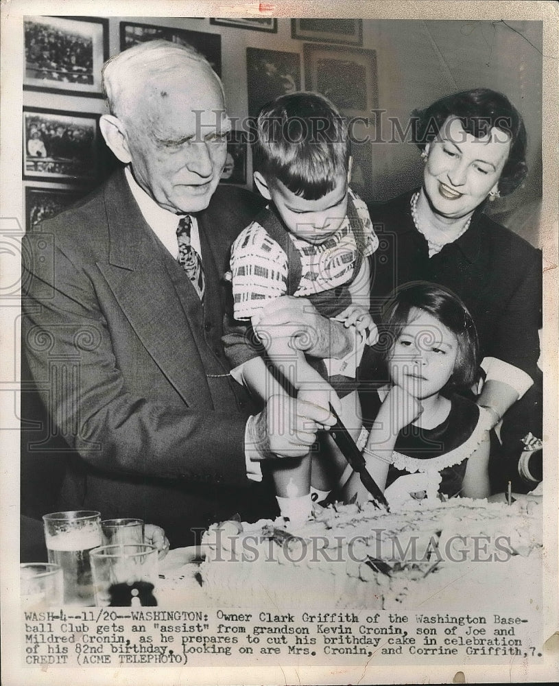 1951 Press Photo Washington Senators owner Clark Griffith holding his grandson - Historic Images