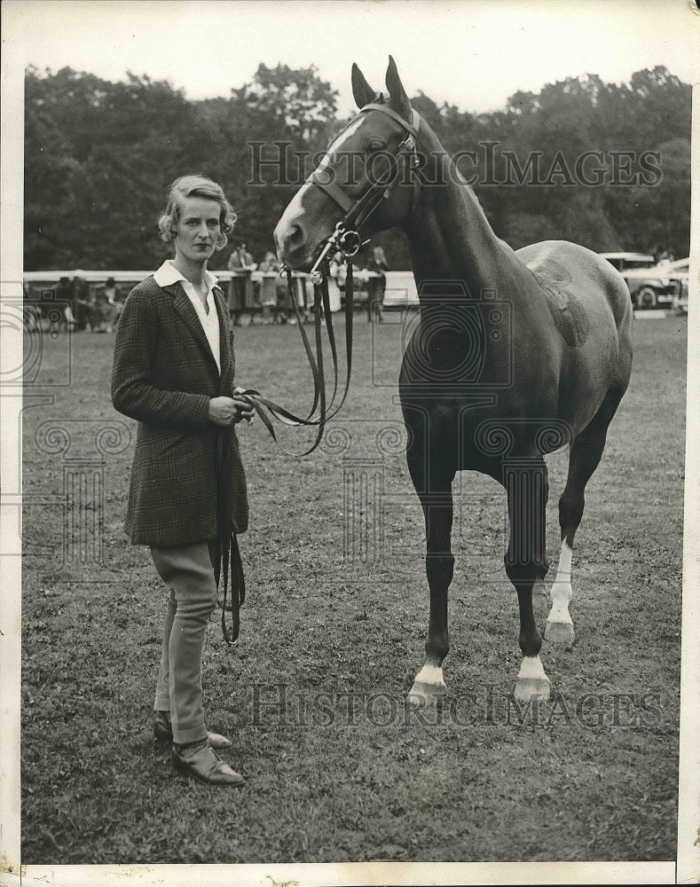 1931 Press Photo Mrs. W.t. Hazard Moonshine Jumper - Historic Images