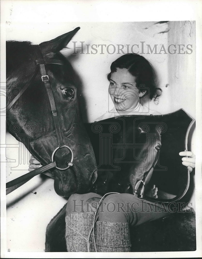 1956 Press Photo Mona Pearl Horse and owner Laura Gallan-Historic Images