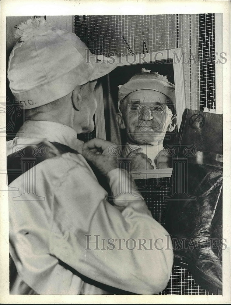 1943 Press Photo Jockey Bill Obert at Camden, N.J. park-Historic Images