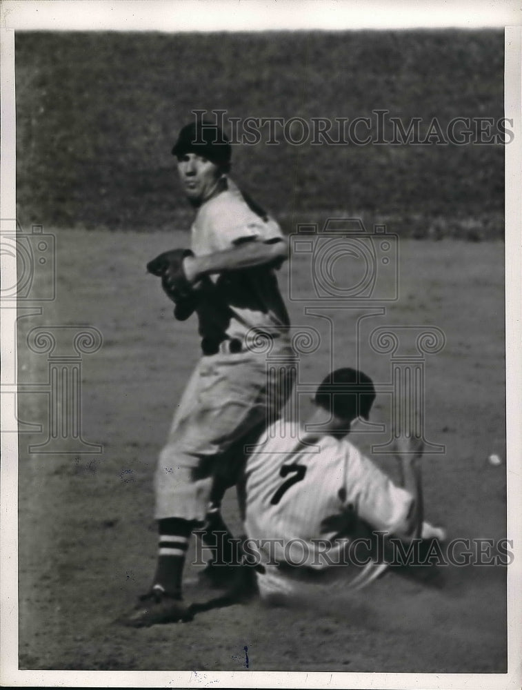 1944 Press Photo New York Yankees Shortstop Frank Crosetti &amp; James Tabor - Historic Images