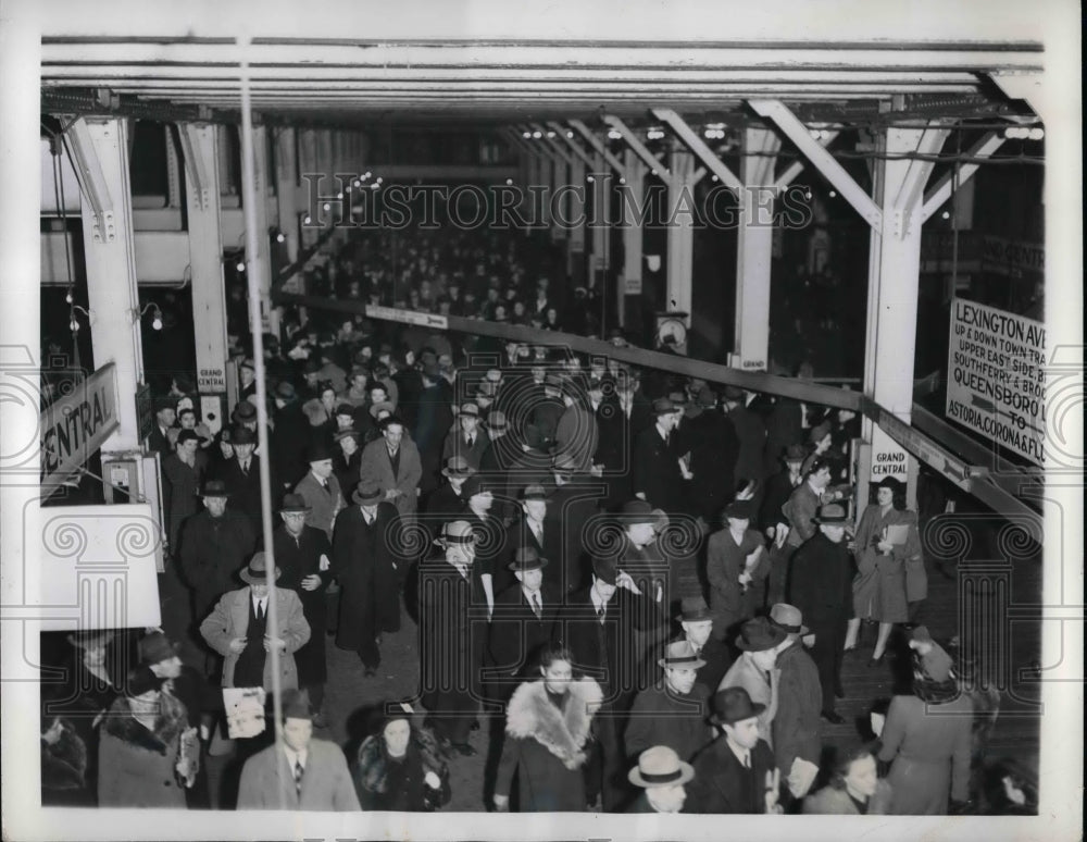 1941 Grand Central Station Subway Crowds - Historic Images