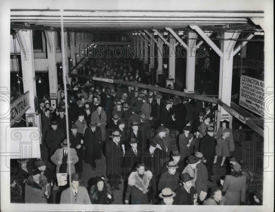 1941 Grand Central Station Subway Crowds - Historic Images