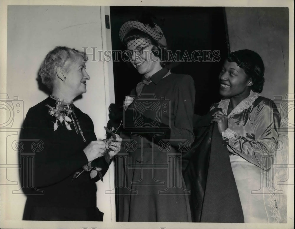 1948 Press Photo Miss Ruth Chisholm, Mary Chambers, &amp; Mrs. Bennie Spencer - Historic Images