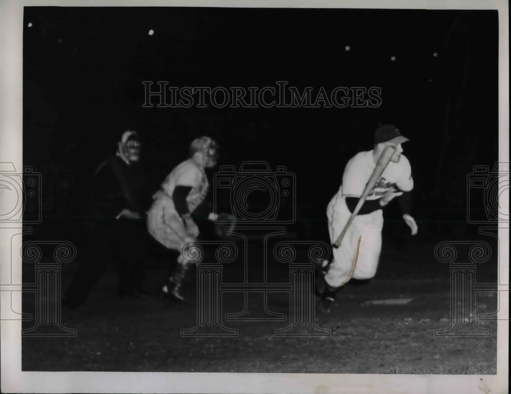 1924 Press Photo Robinson Singles in 8th Inning - Historic Images