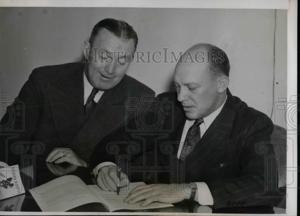 1939 Press Photo Cubs mgr Gabby Hartnett &amp; George Uhle-Historic Images