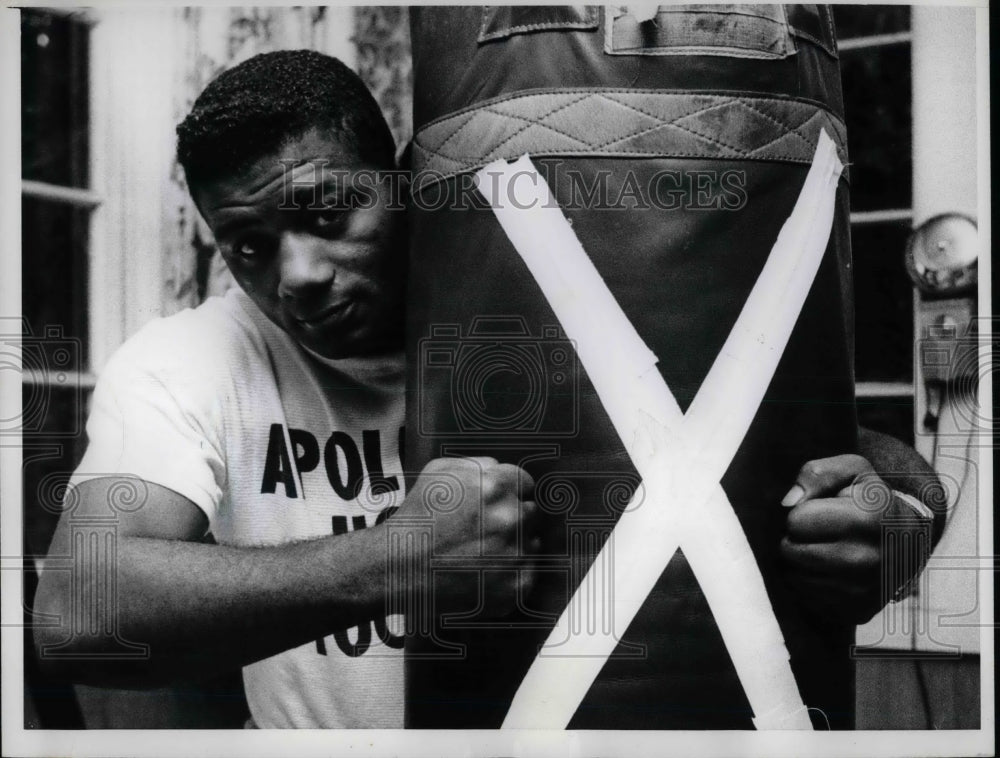 1964 Press Photo Heavyweight champ Floyd Patterson in training-Historic Images