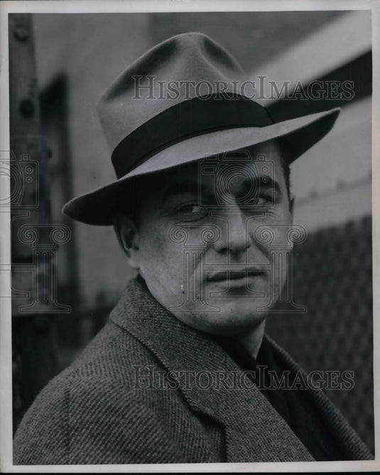 1946 Press Photo Ford Employee Joseph Pazik Returns Home After Military Service-Historic Images