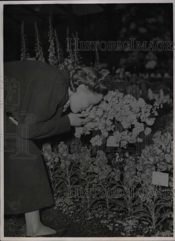 1936 Press Photo Flower Exhibition at Caui d'Orsay - Historic Images