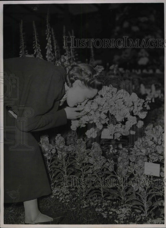 1936 Press Photo Flower Exhibition at Caui d'Orsay - Historic Images