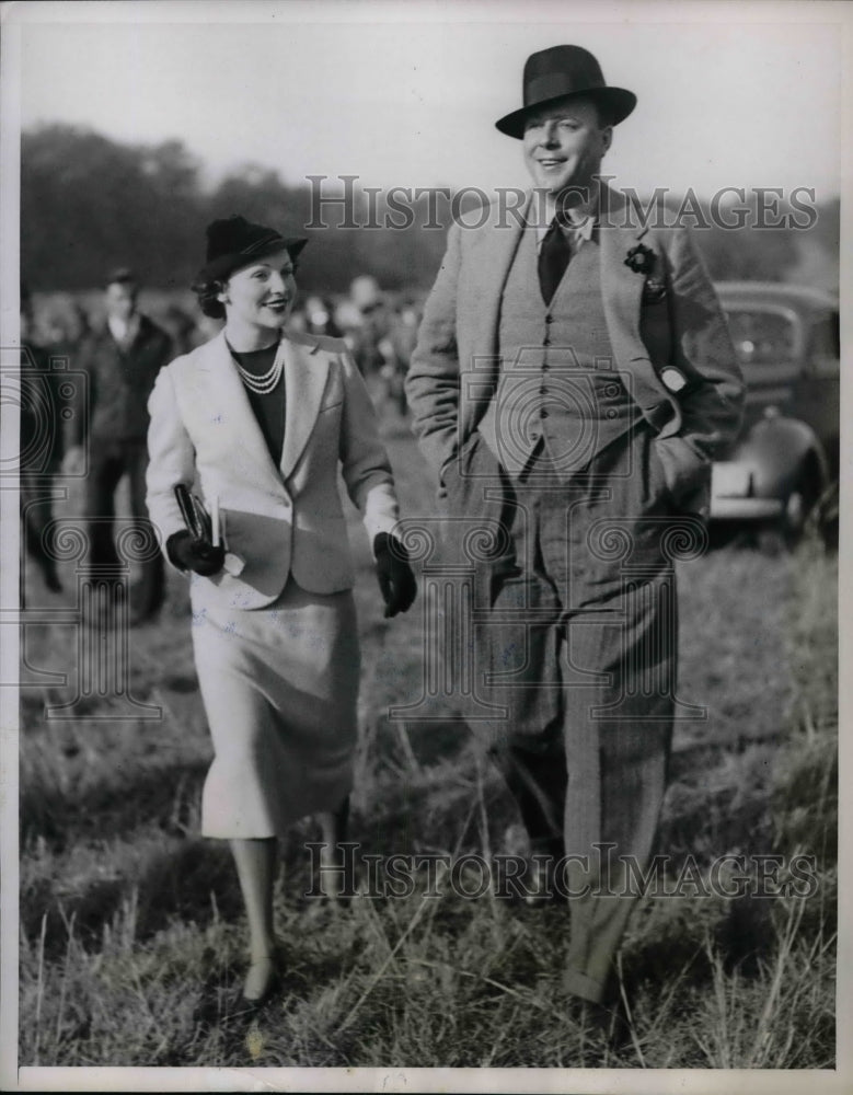 1937 Press Photo Mrs John H.G. Pell Socialite at West hill Racing Association - Historic Images