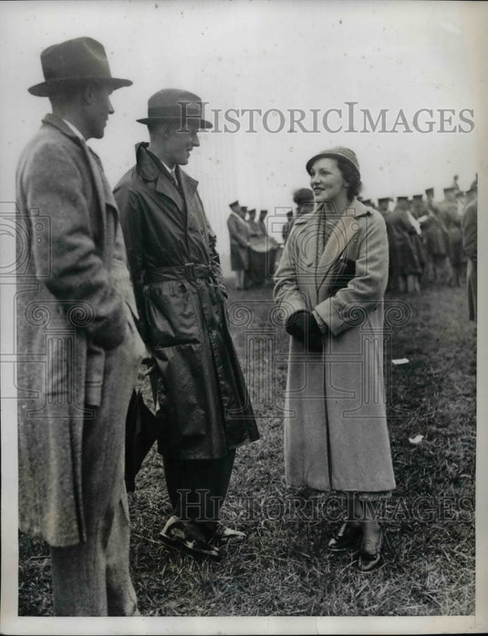 1935 Press Photo Mr & Mrs Jonh H.G. Pell at Meadowbrook Steeplechase - Historic Images