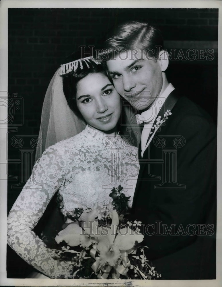 1959 Press Photo Actor Clay Hall &amp; Joan Levy at their wedding - Historic Images
