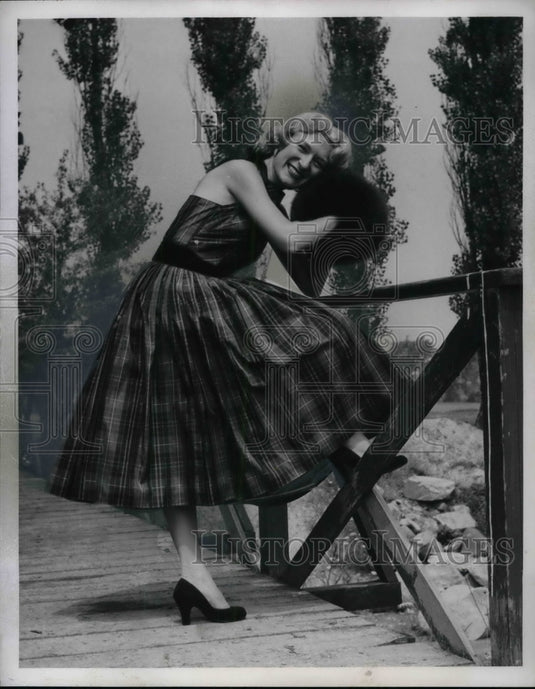1953 Halles Brothers fashions on a model  - Historic Images