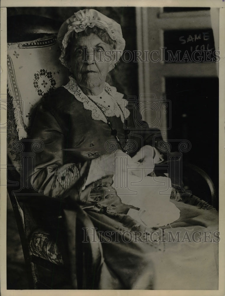 1923 Mrs Harriet Hubbard of NY turns 100 years old - Historic Images