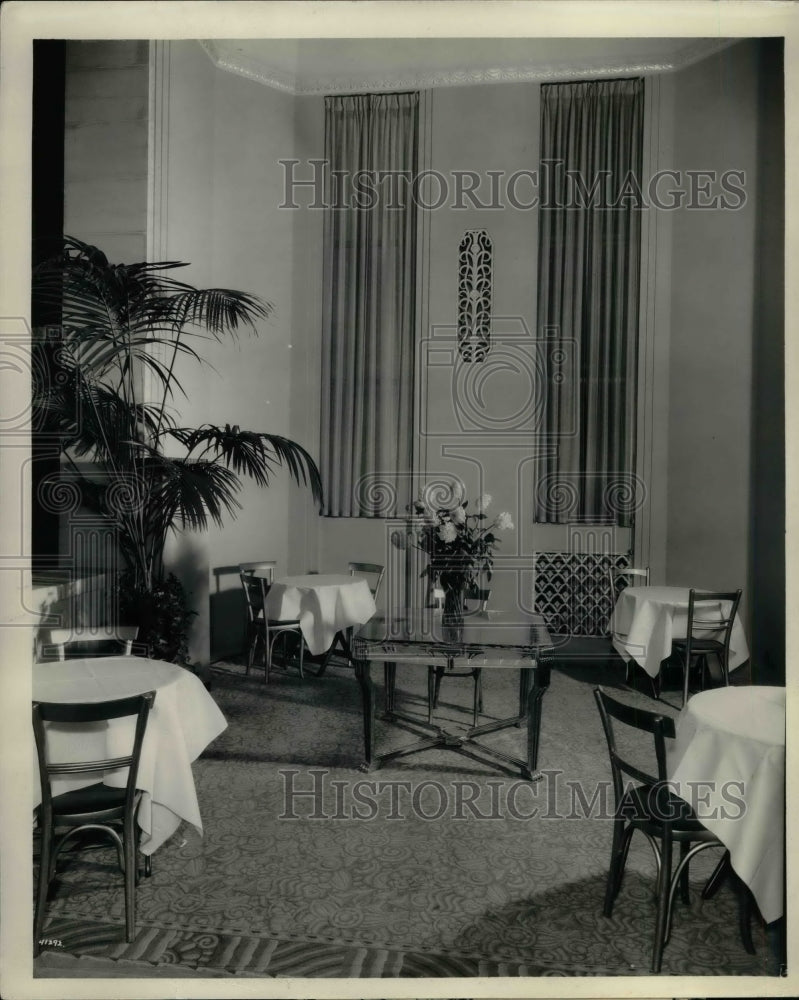 1931 Press Photo Corner view of main lobby of NY Waldorf Astoria hotel - Historic Images