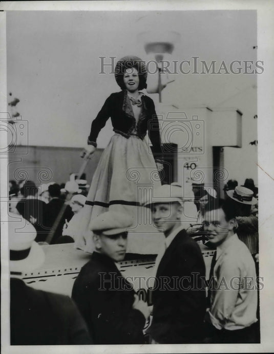 1933 Press Photo Betsy Huck at Wings of the Century Chicago Worlds Fair - Historic Images