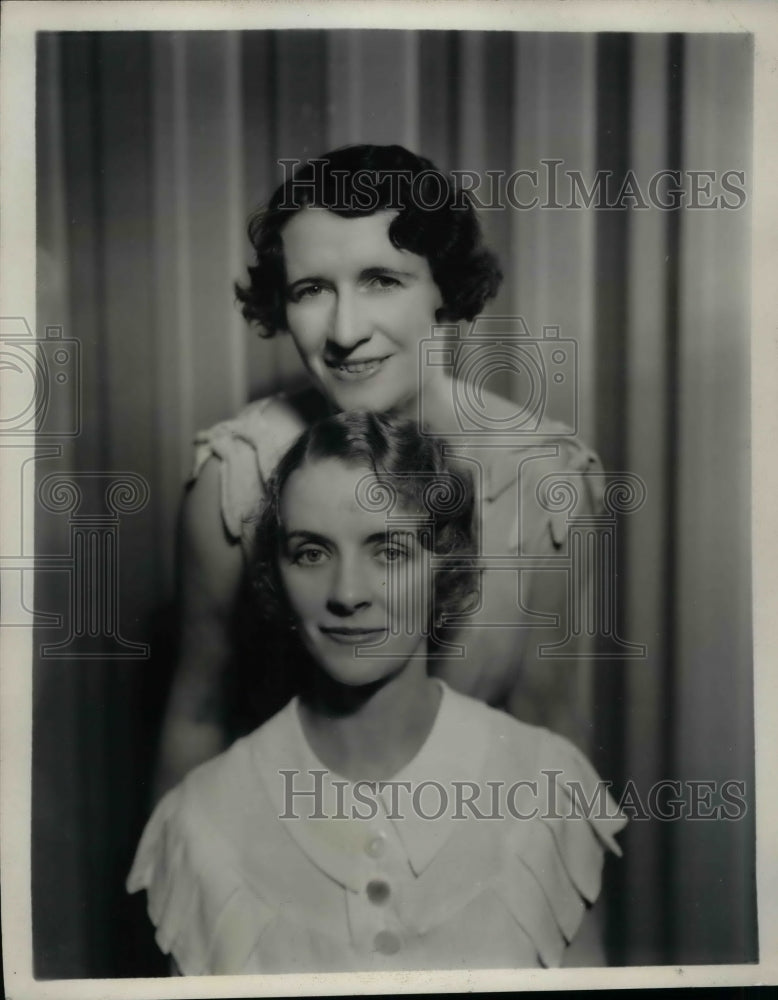 1933 Piano Team Doris Havens &amp; Mary Mack on CBS - Historic Images