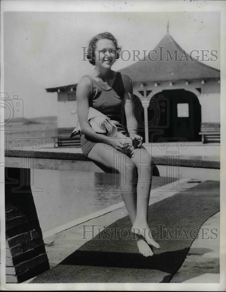 1933 Press Photo Miss Helen Haskins of Pelham Manor NY in Bermuda on Vacation - Historic Images