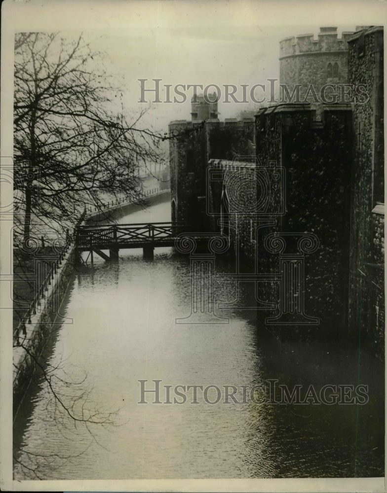 1928 Press Photo Tower of London surrounded by water - Historic Images