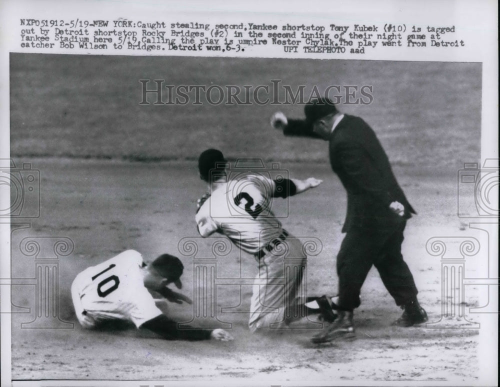 1959 Press Photo Yankee&#39;s Tony Kubek Tagged Out by Deroit&#39;s Rocky Bridges-Historic Images