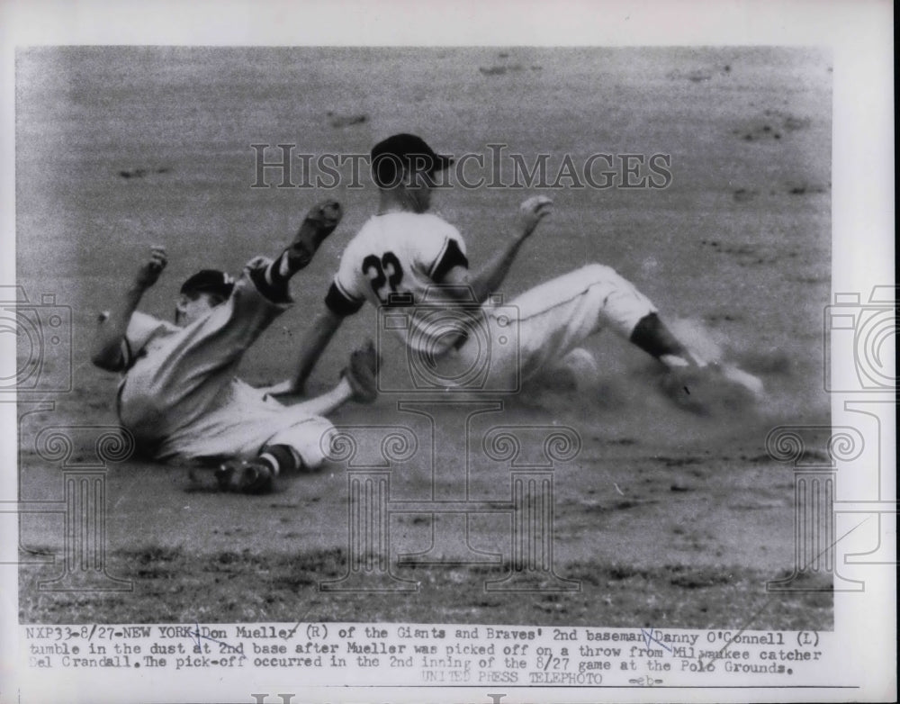 1955 Press Photo Giant Don Mueller at 2nd vs Danny O'Connell of Braves - Historic Images