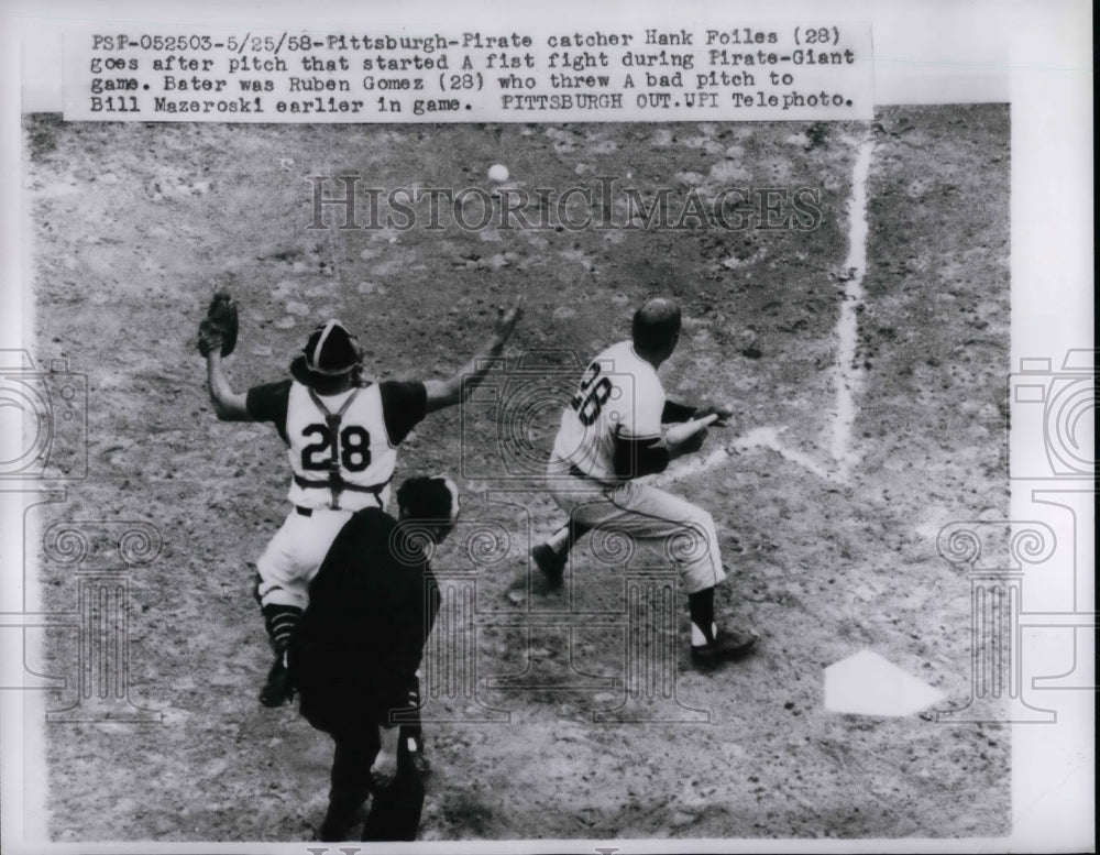 1958 Hank Foiles Catcher Pirates Ruben Gomez Pitcher Giants At Bat - Historic Images