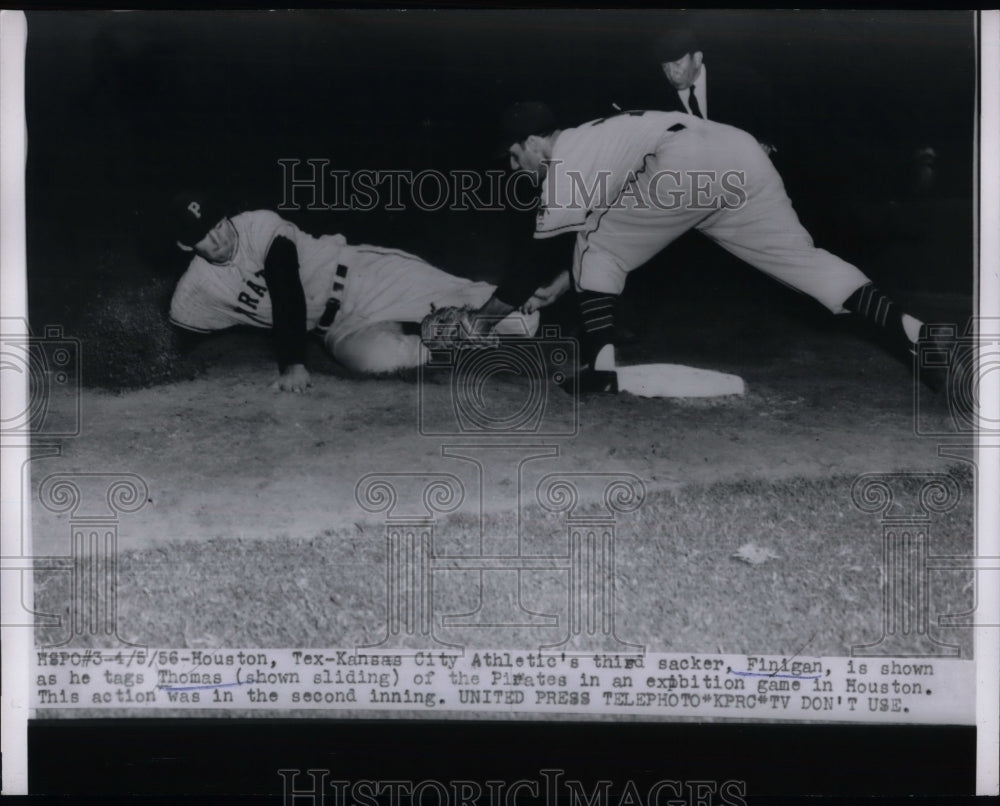 1956 Press Photo KC Athletics Finigan vs Thomas of the Pirates - Historic Images