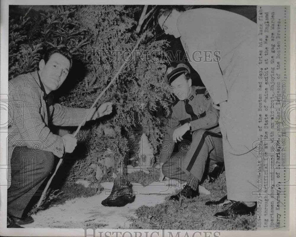 1952 Press Photo Walt Dropo Of Boston Red Sox Tries Fishing - Historic Images