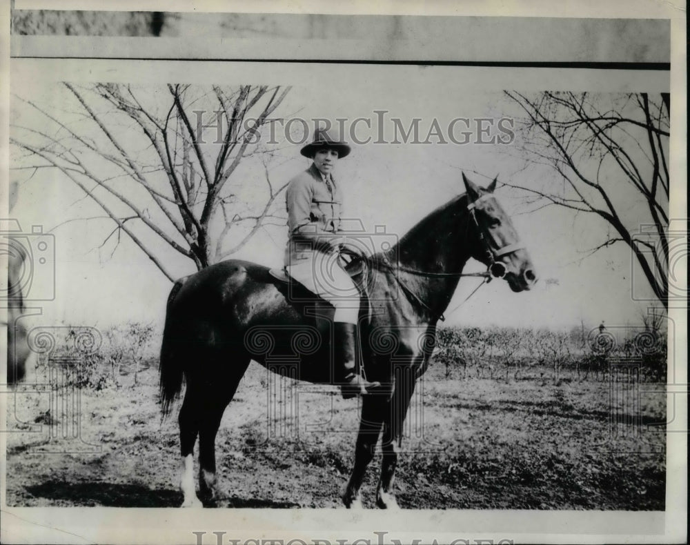 1930 Press Photo Nancy Hopkins Washington DC&#39;s Hoster Roosevelt Horse - Historic Images