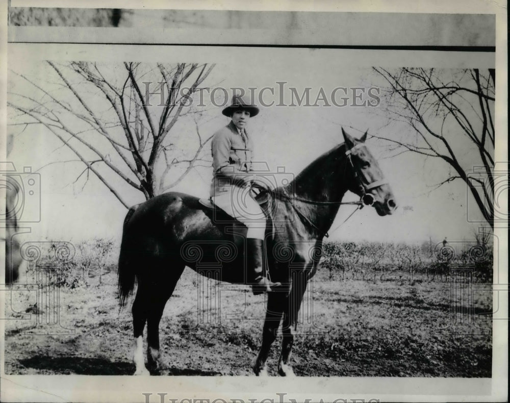 1930 Press Photo Nancy Hopkins Washington DC's Hoster Roosevelt Horse - Historic Images