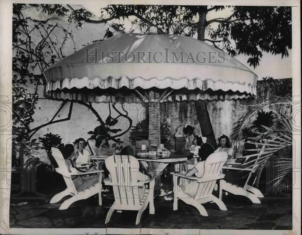 1947 Palm Beach, Florida, 1st natl Bank employees on break - Historic Images