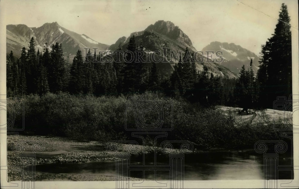 1930 Press Photo Bullhead & Grizzly & Rising Bull Mts in the Rockies - Historic Images