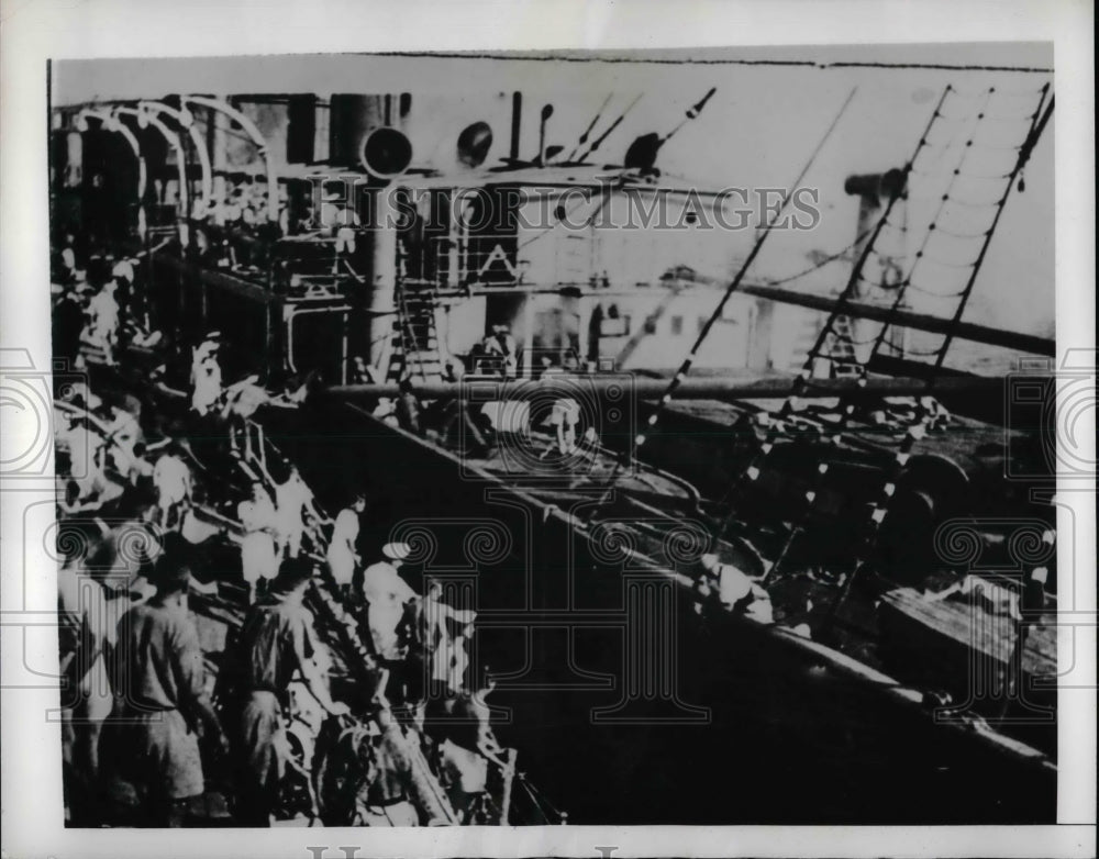 1941 Press Photo German freighter &quot;Idawald&quot; as British warship stops it by Cuba - Historic Images