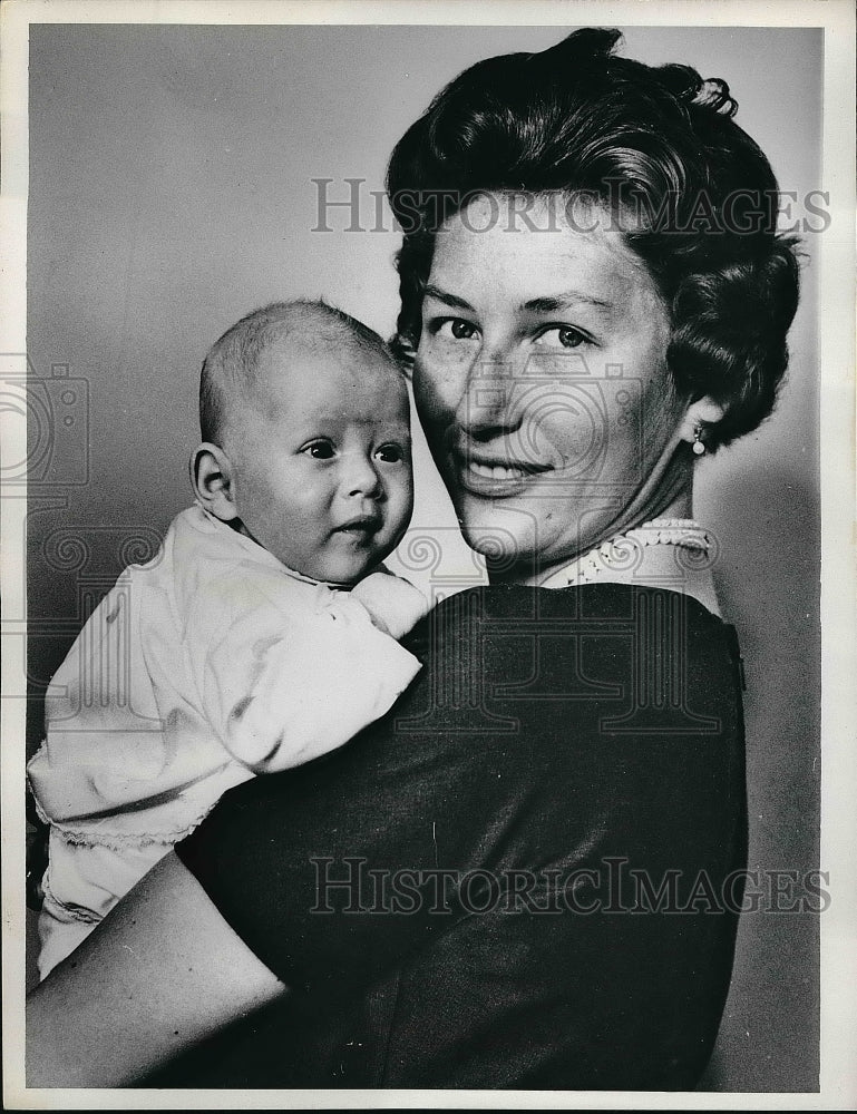 1962 Norwegian Princess Astrid Holding Newborn Daughter in Oslo - Historic Images