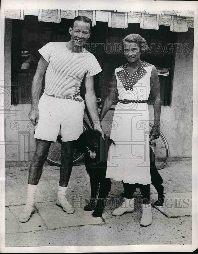 1937 Press Photo Socialites Mr. and Mrs. Douglas Auchingloss in Bermuda Vacation - Historic Images