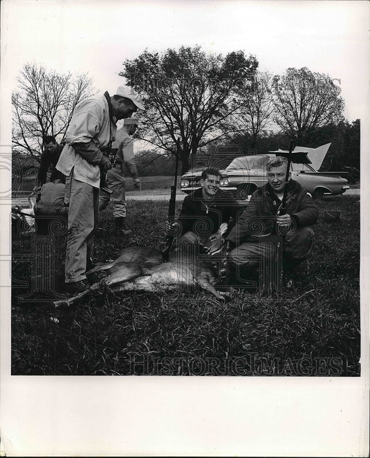 1964 Press Photo Hunters with deer - nea48204 - Historic Images